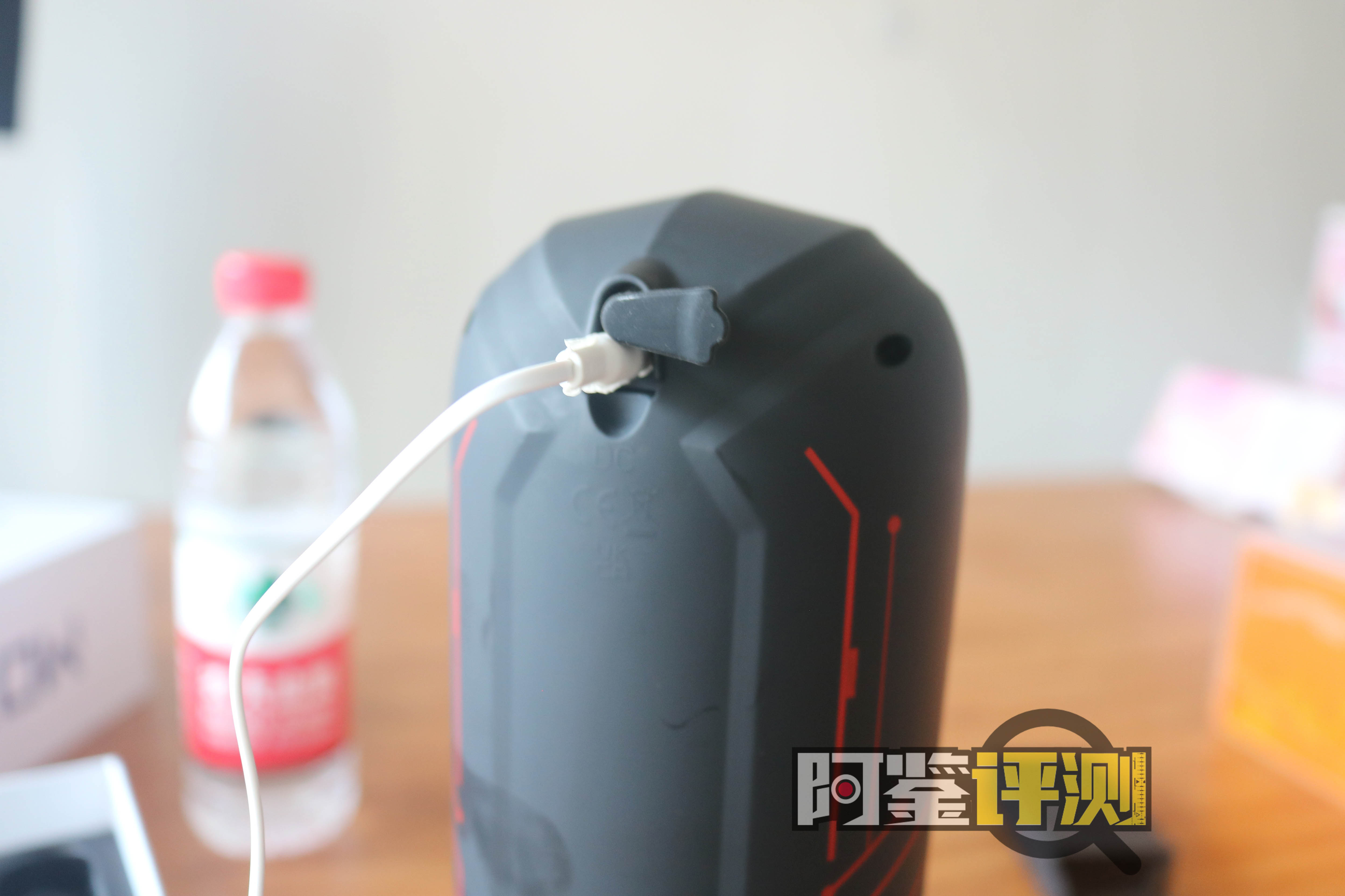 METABLOW-E300电动飞机杯评测,赛博朋克,科技狠活,阿鉴助理亲自下海!