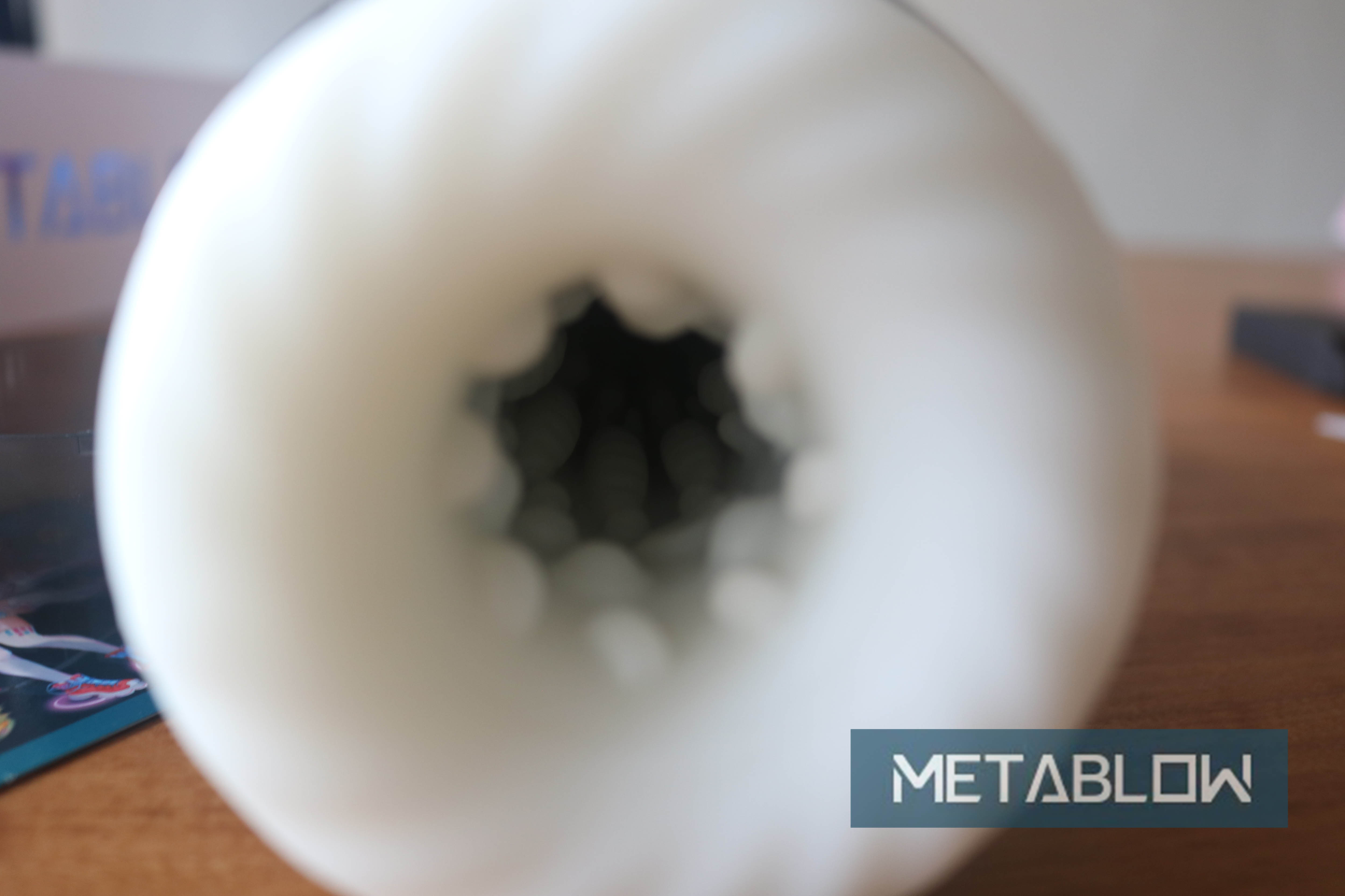 METABLOW-E300电动飞机杯评测,赛博朋克,科技狠活,阿鉴助理亲自下海!