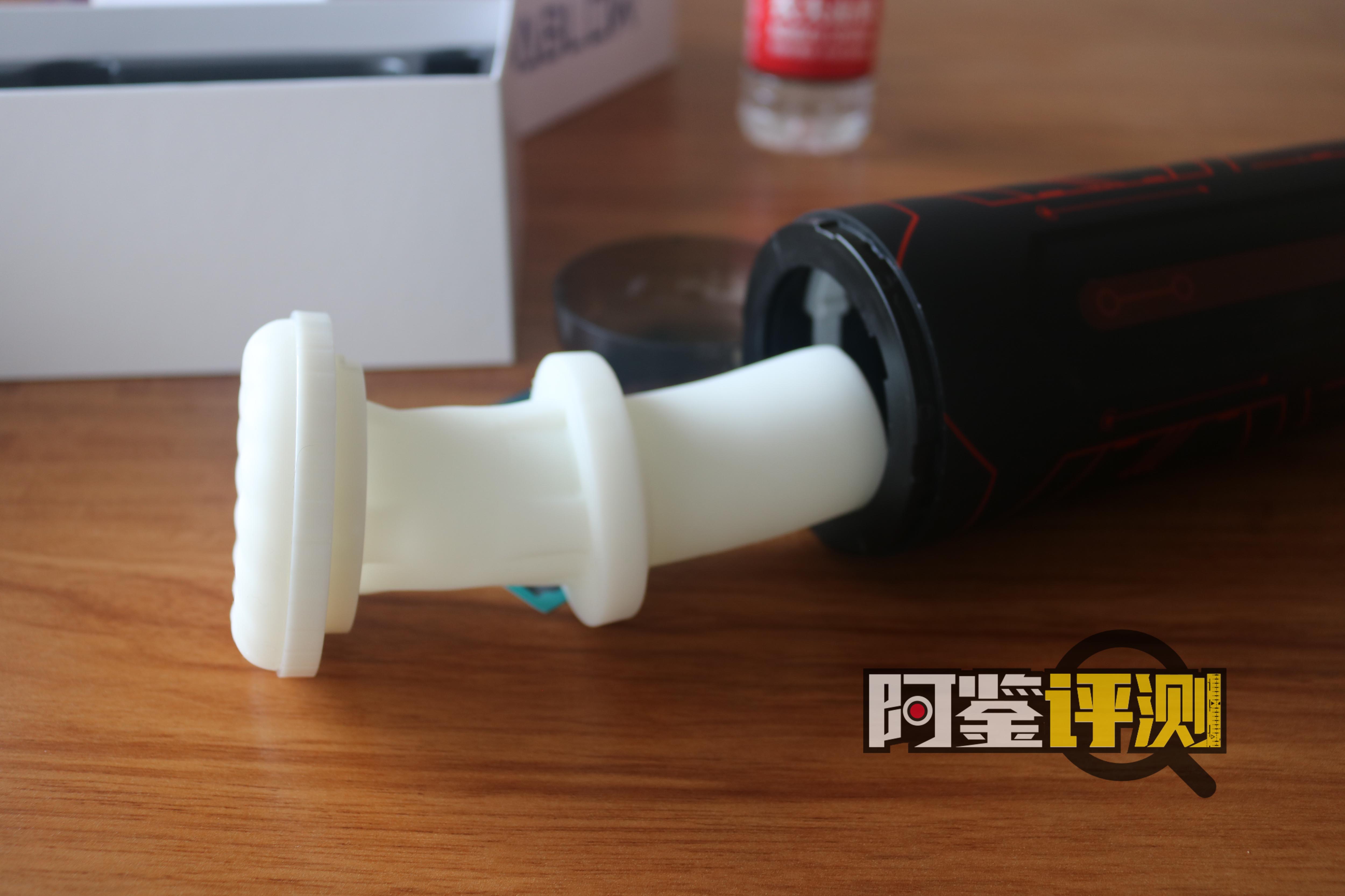 METABLOW-E300电动飞机杯评测,赛博朋克,科技狠活,阿鉴助理亲自下海!