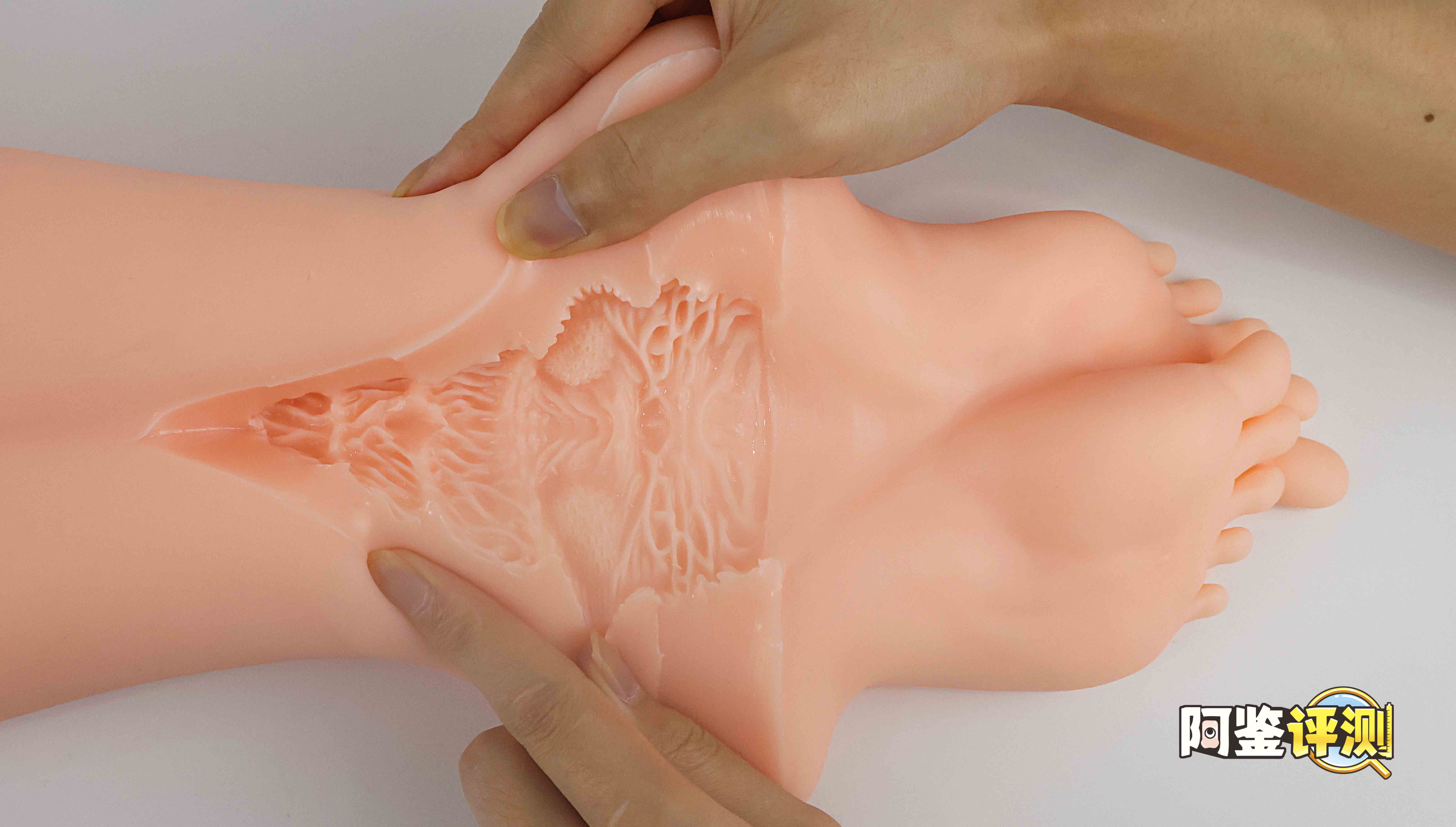 国产大魔王-jiojio评测!足控性癖大满足!难得一个可以使用的“玉足”