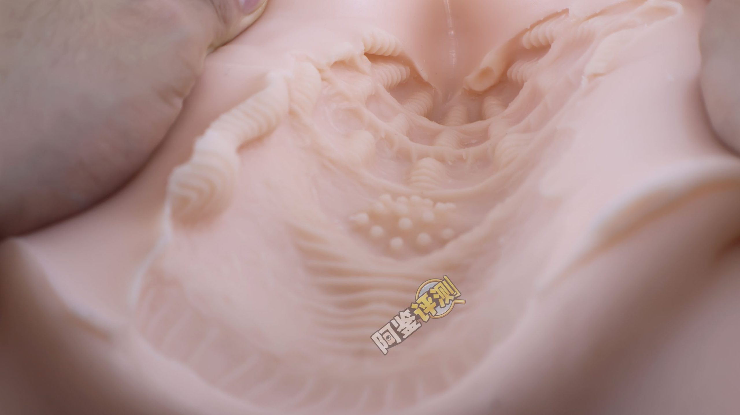 MACCOS——“纯洁之体”评测!少见的带腿小臀模,多种多样的视觉角度