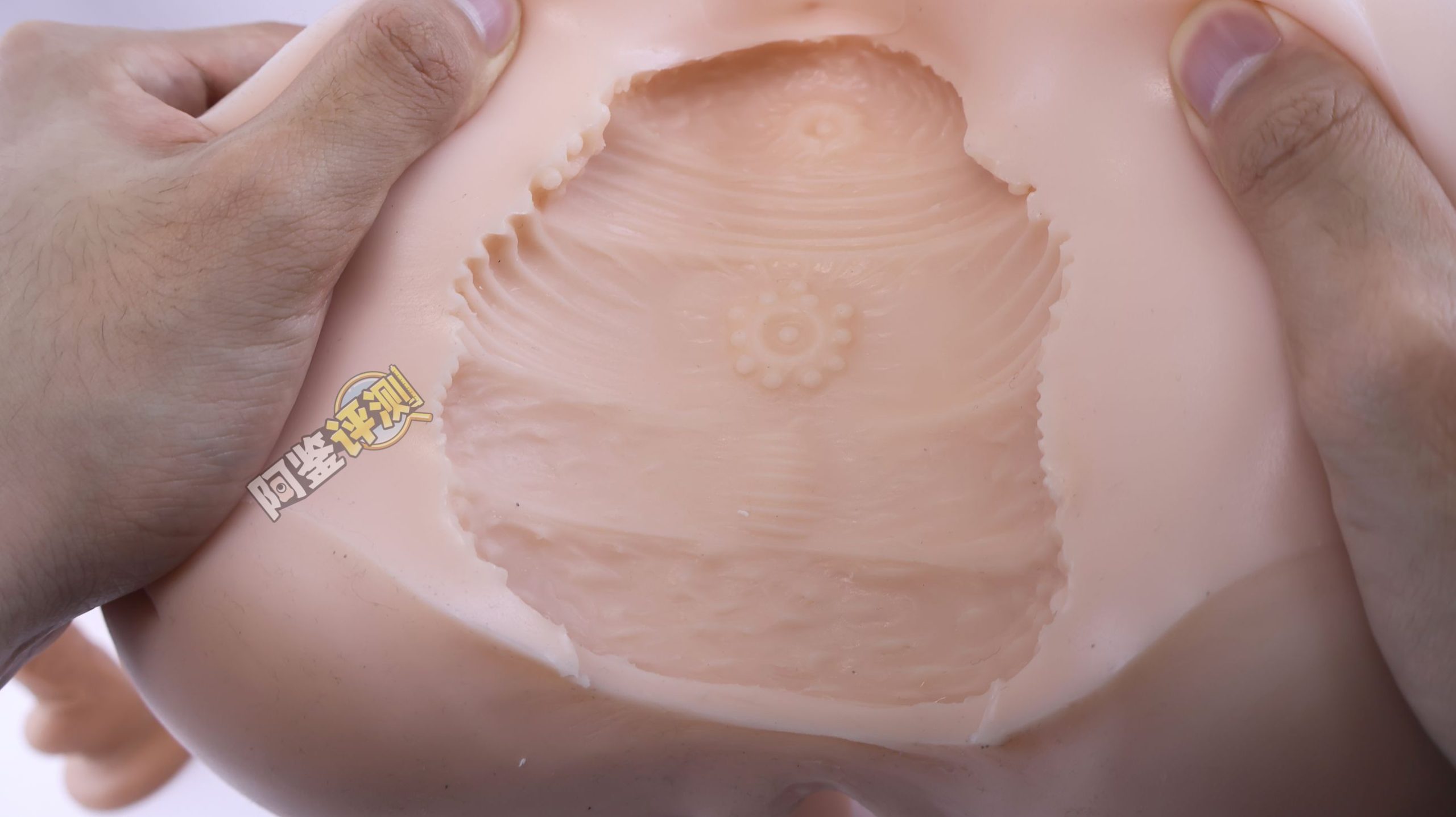 MACCOS——“纯洁之体”评测!少见的带腿小臀模,多种多样的视觉角度