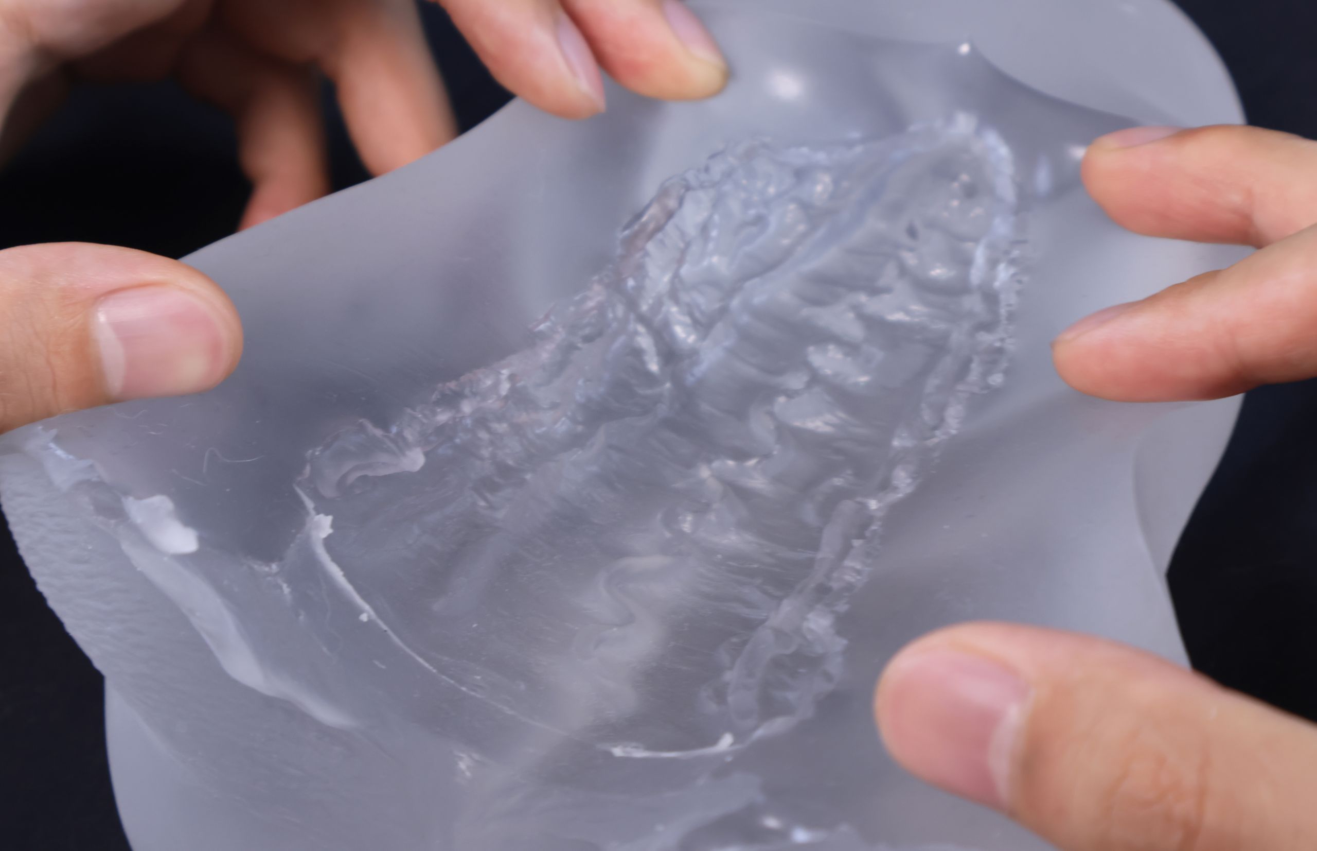 LoveFactor——“纯白机娘”评测!比起透明的核心卖点,胶体的黏着感给我印象更深...