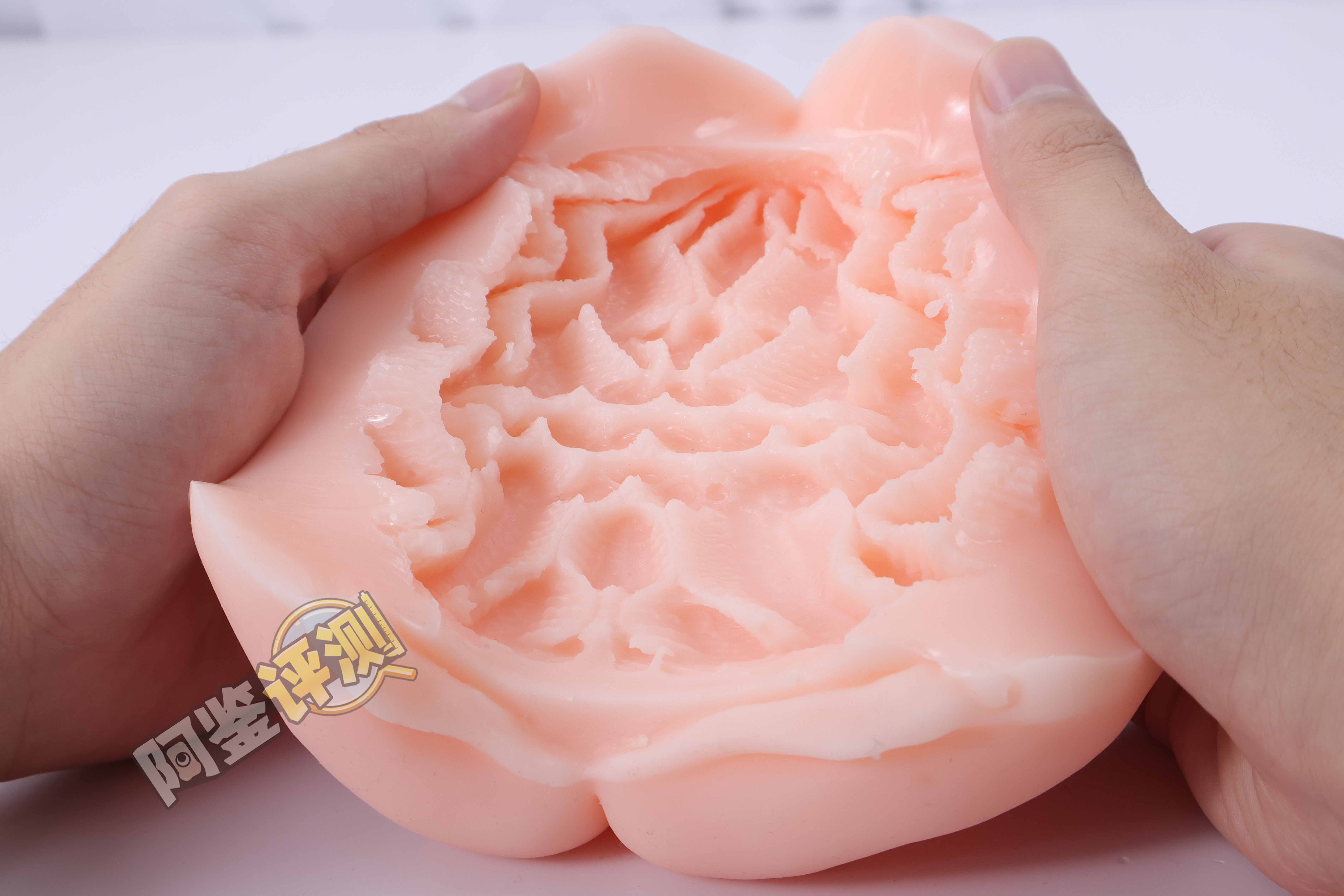 汤马托易士——“乳虐牢笼—人妻搜查官”评测！藏在变态联名包装下的，是超实用的复杂触手