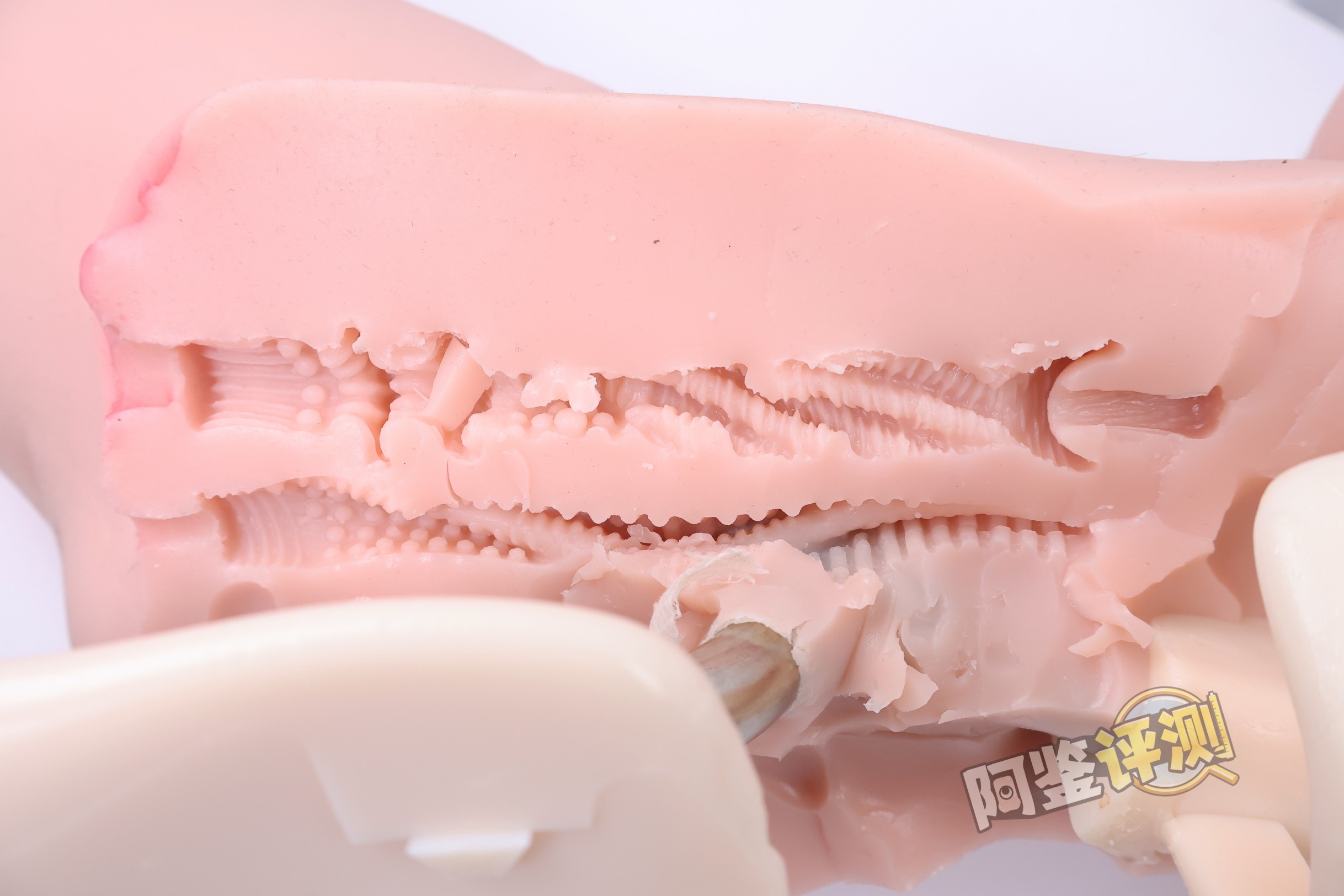 杯多多——“乳穴牛娘”评测！造型虽然看着还不错，但怎么又给我几把撞到骨架上头去了？！