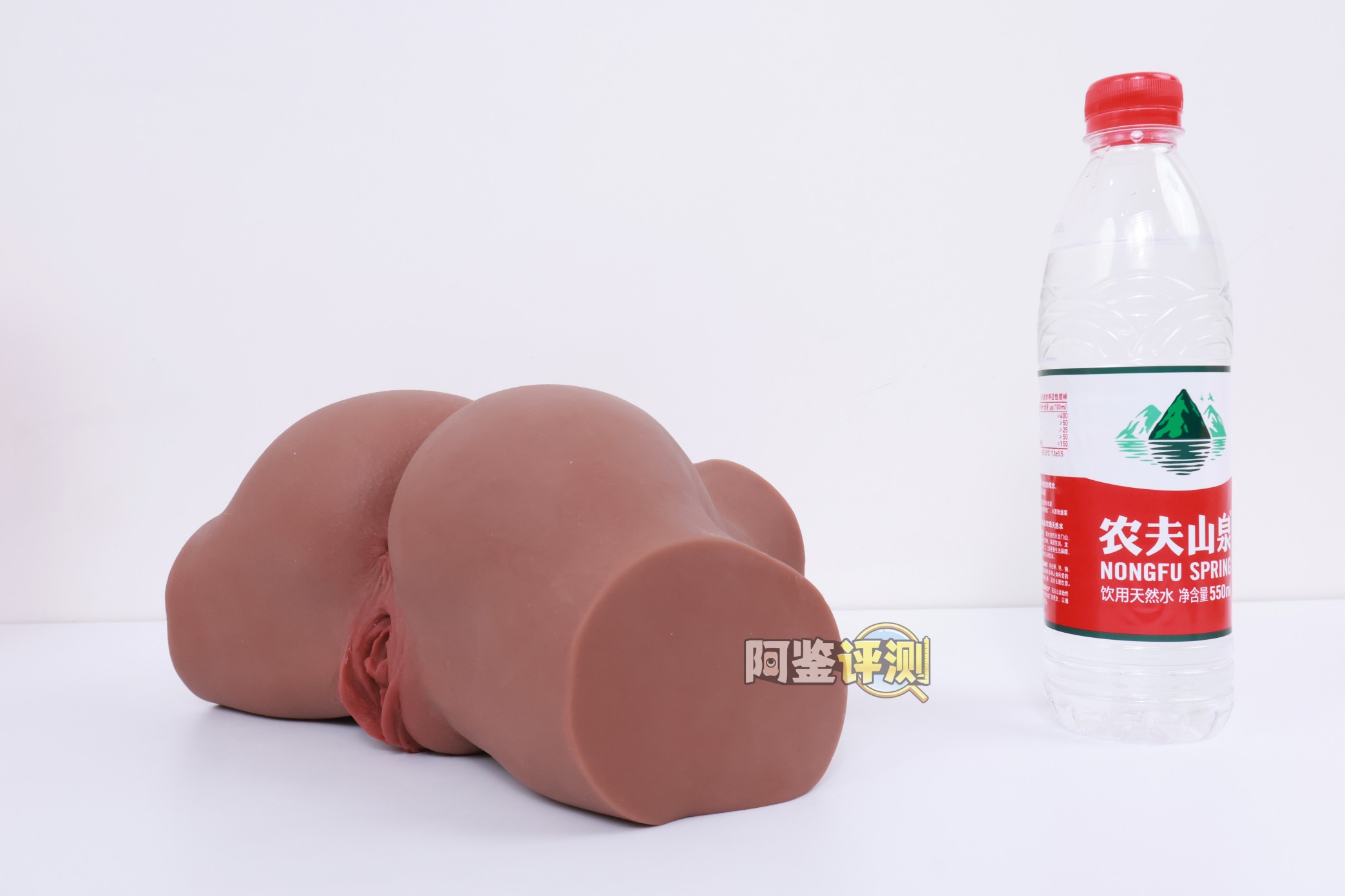 muni——“埃及艳后”评测！一字马开腿型的黑皮小臀模，因为双通道太接近导致末端出现了开裂