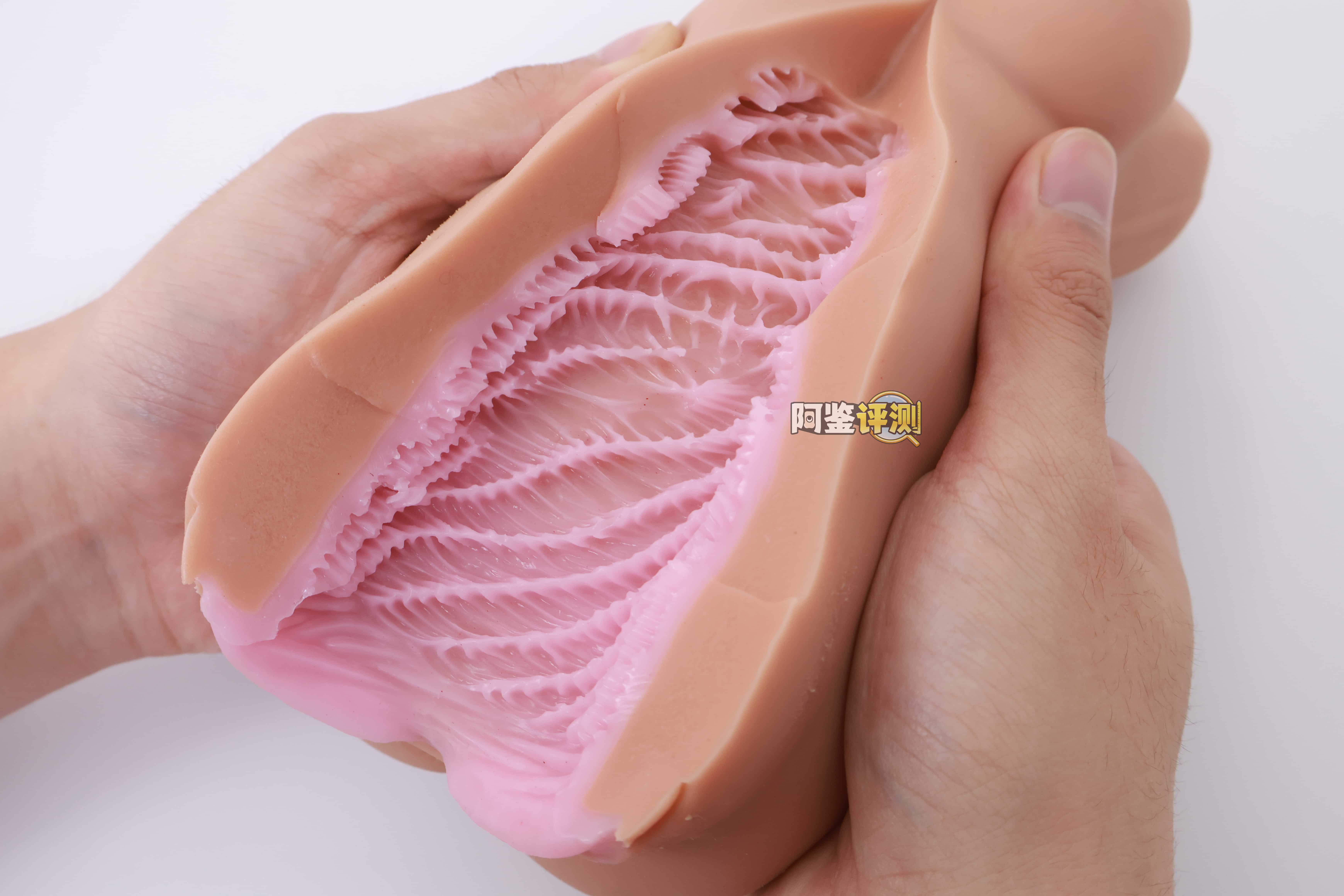 魔眼——“超丰满辣妹”评测!我用过最精致细腻的剐蹭纹理,却被粗糙的外形破坏掉了...