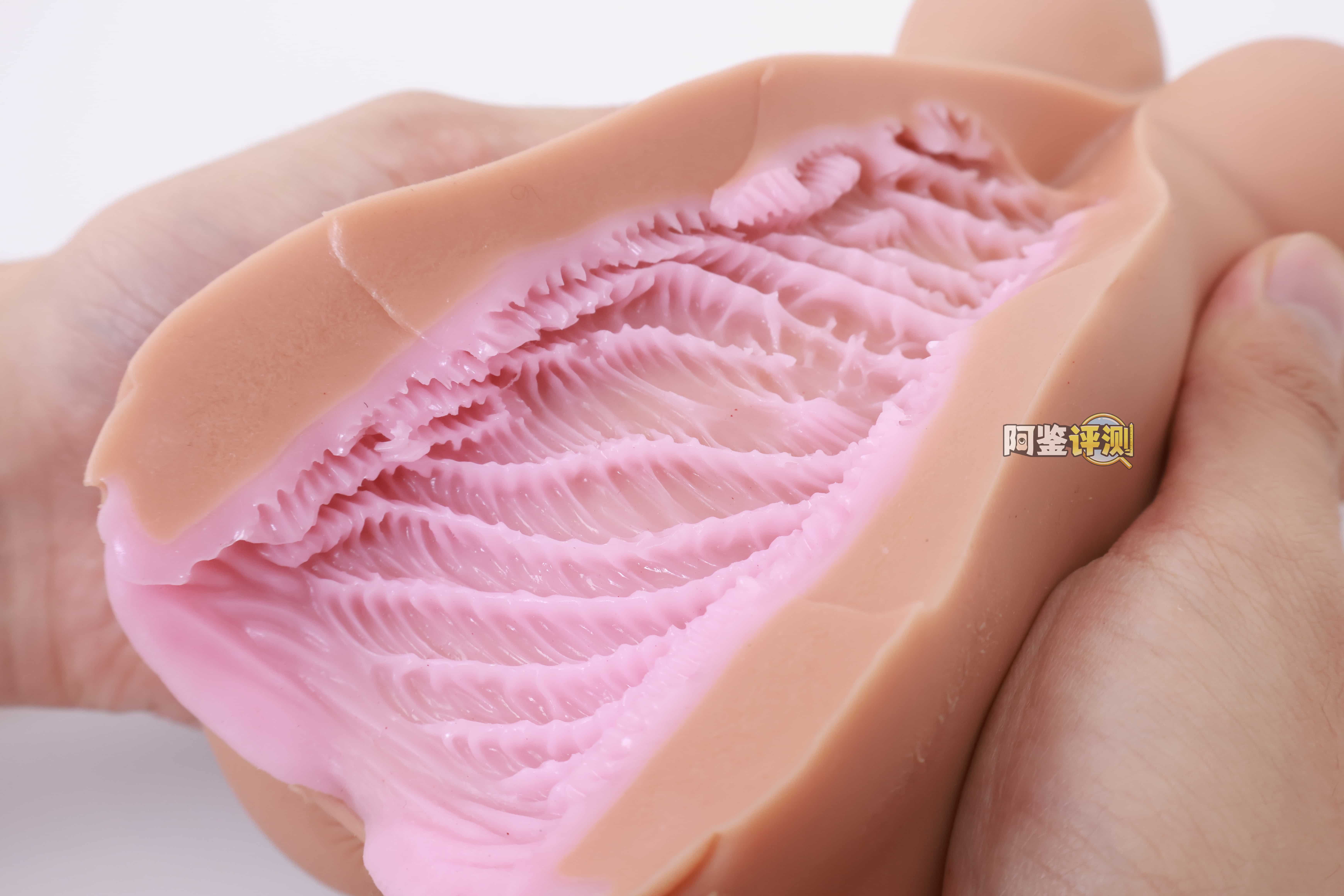 魔眼——“超丰满辣妹”评测!我用过最精致细腻的剐蹭纹理,却被粗糙的外形破坏掉了...