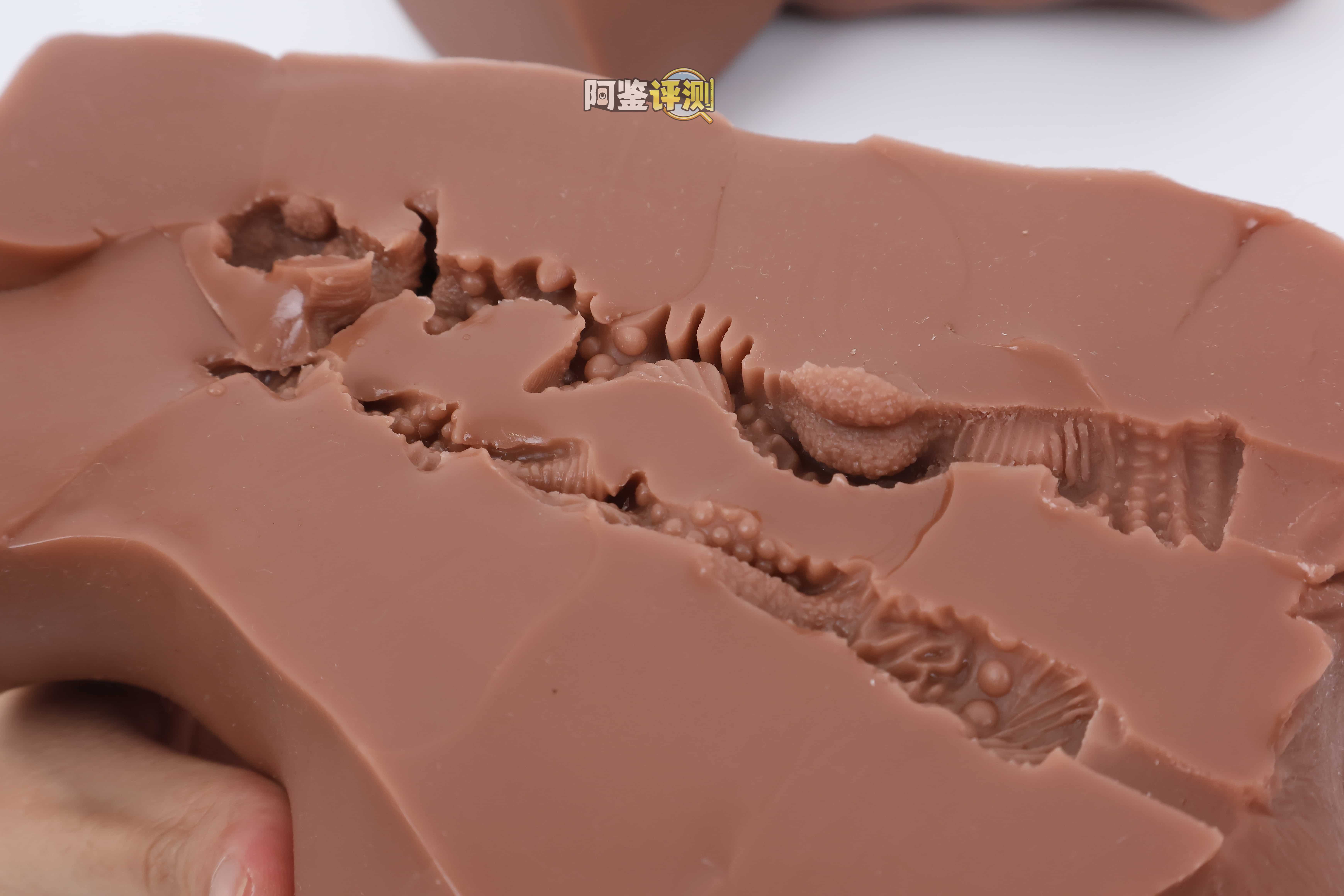 muni——“埃及艳后”评测！一字马开腿型的黑皮小臀模，因为双通道太接近导致末端出现了开裂