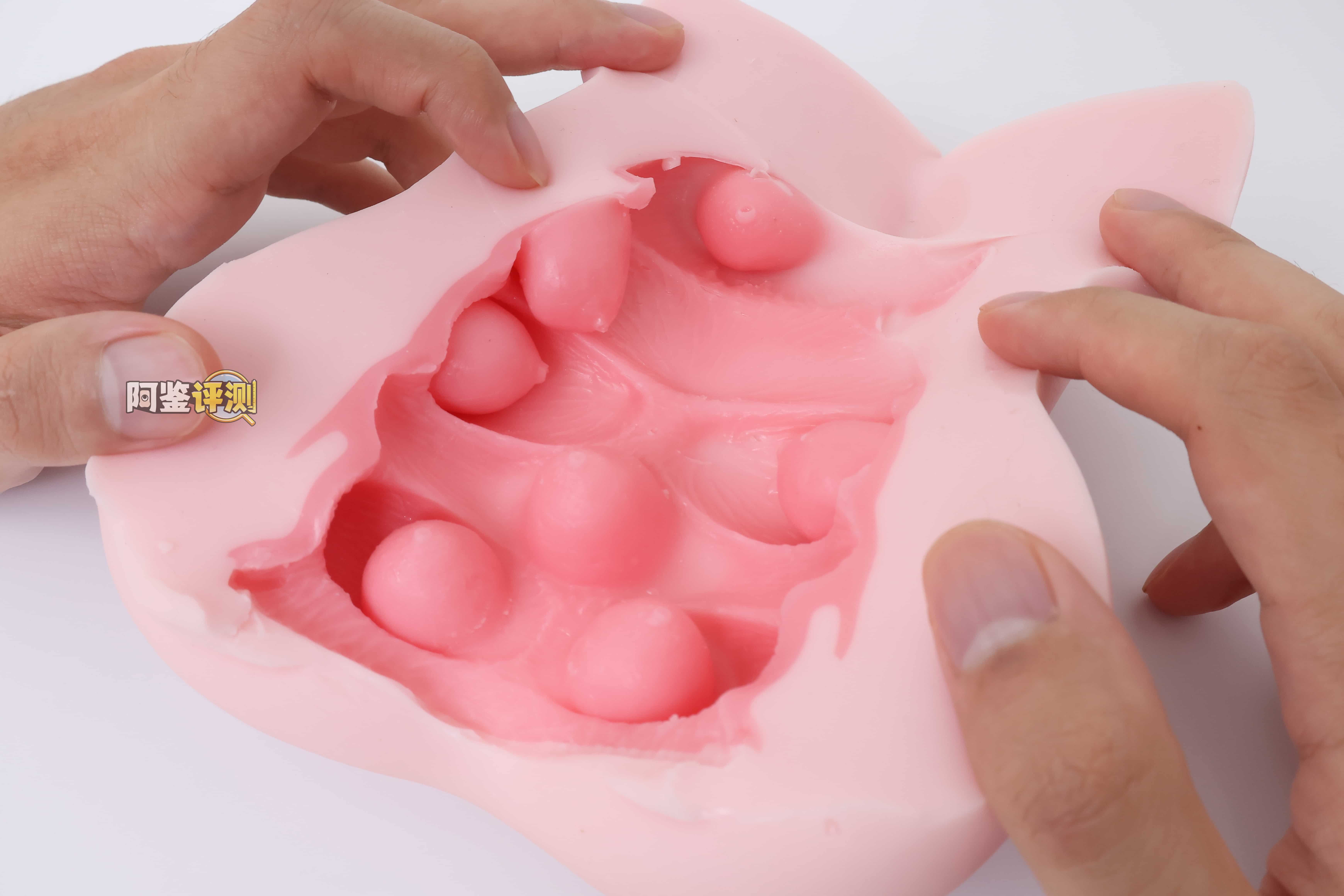 YUU——”乳推神乐”评测！乳交居然要靠通道结构来实现？这设计概念多少是有点搞笑成分在